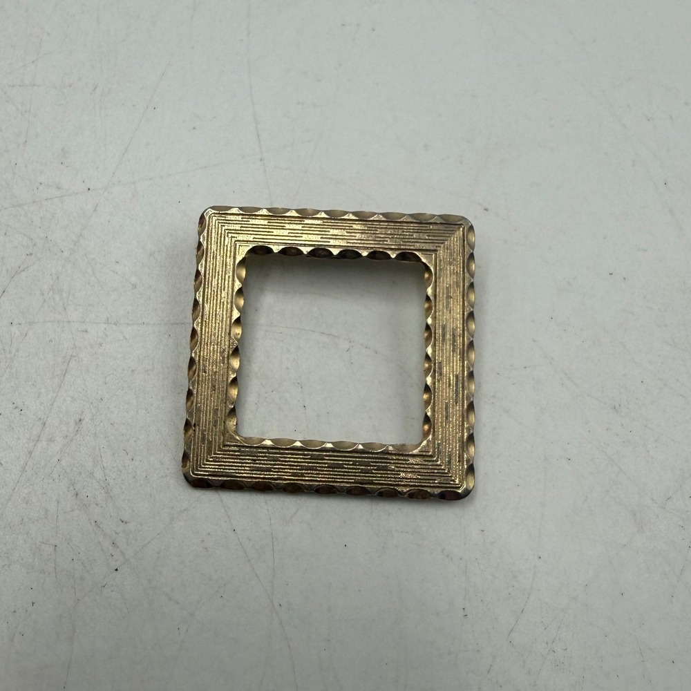 Vintage Gold Tone Square Picture Frame Brooch Pin Textured Scalloped Edge 1.25in